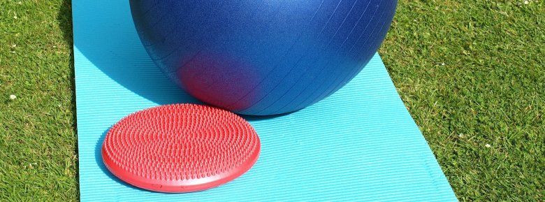 Bildbeschreibung: Gymnastikmatte und Gymnastikball / Bildnachweis: pixabay.com